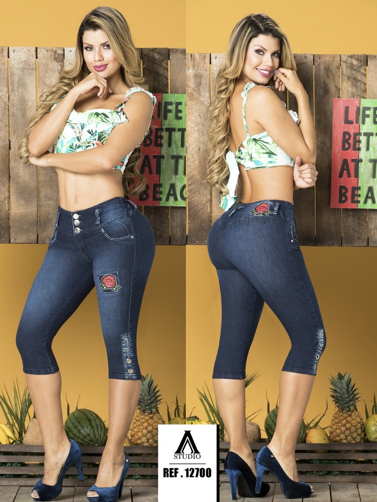 Jeans Capri Levantacola Lavado Oscuro Bordado para Mujer 12700AA