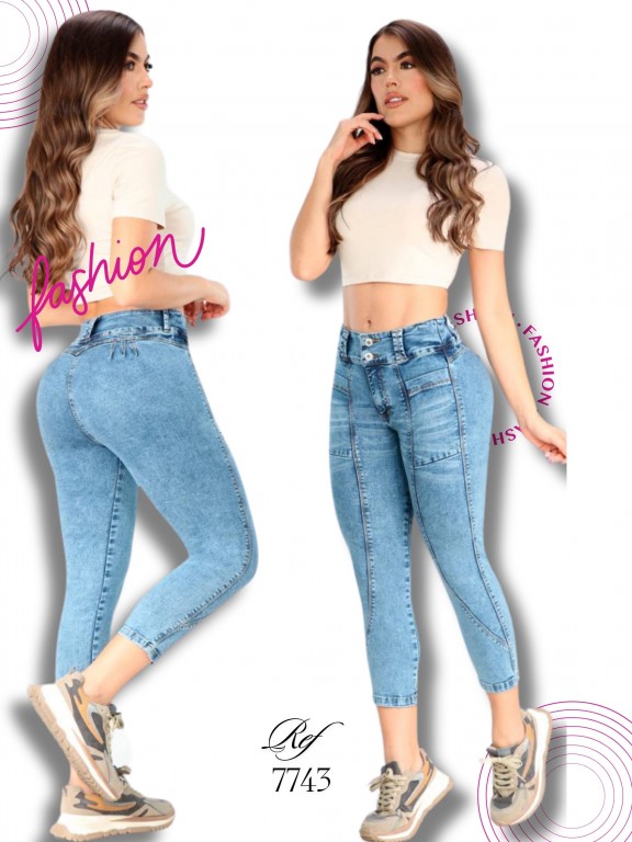 [360774303] Jeans Levantacola Colombiano